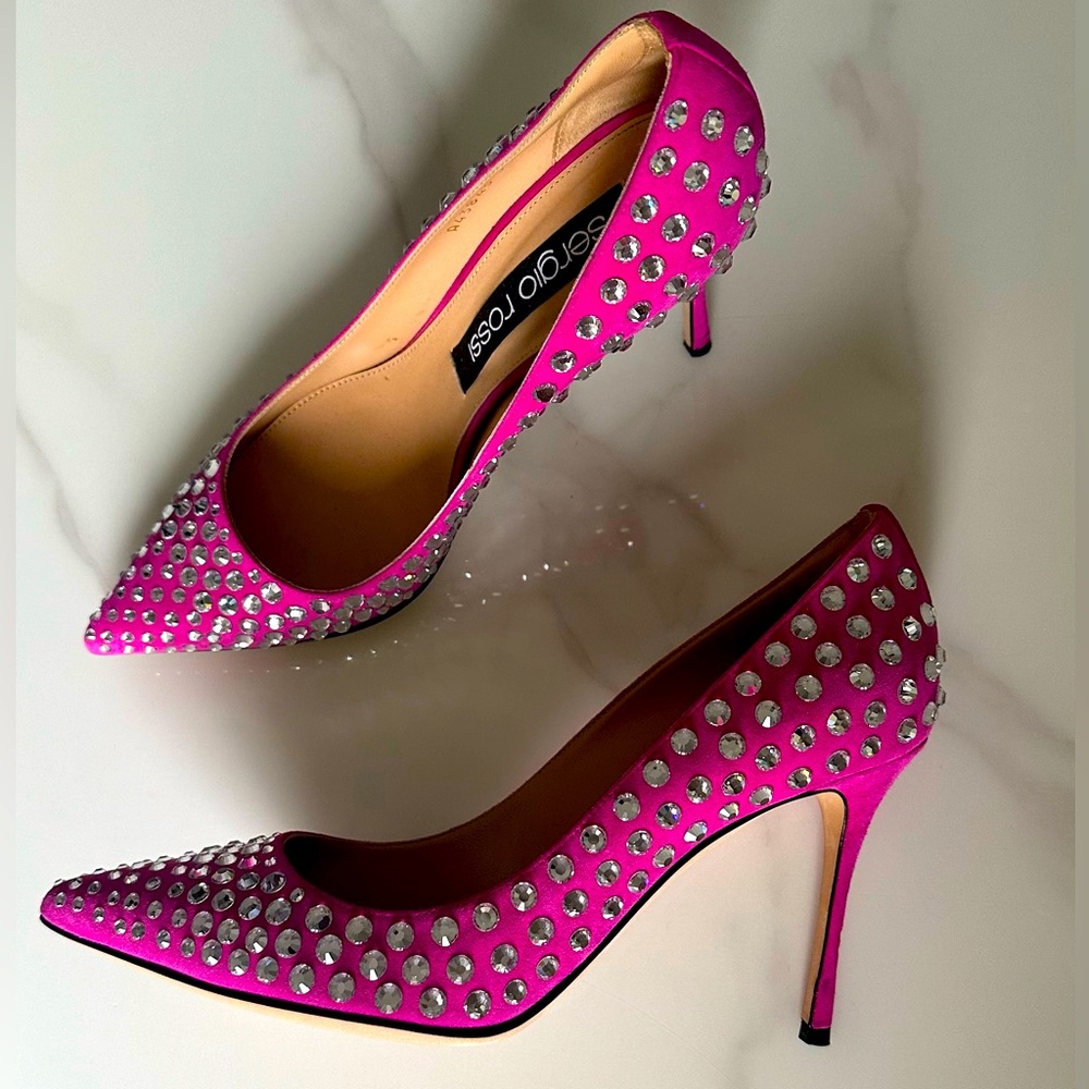 Sergio Rossi hot pink pump in pristine condition